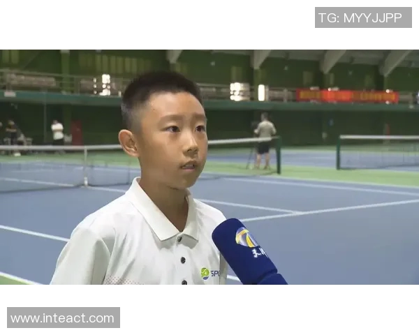 杨磊专访回顾：从青涩少年到足球明星的成长之路