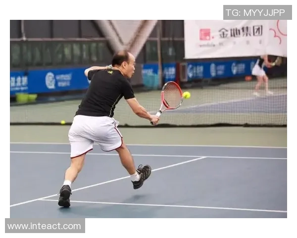 上海网球队团队协作引发热议球员间配合与沟通问题亟待解决