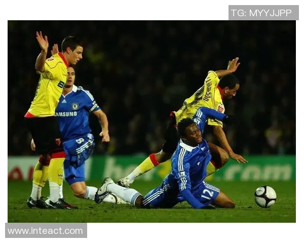 权威发布篮球团队协作实力榜单与欧冠足球表现对比分析