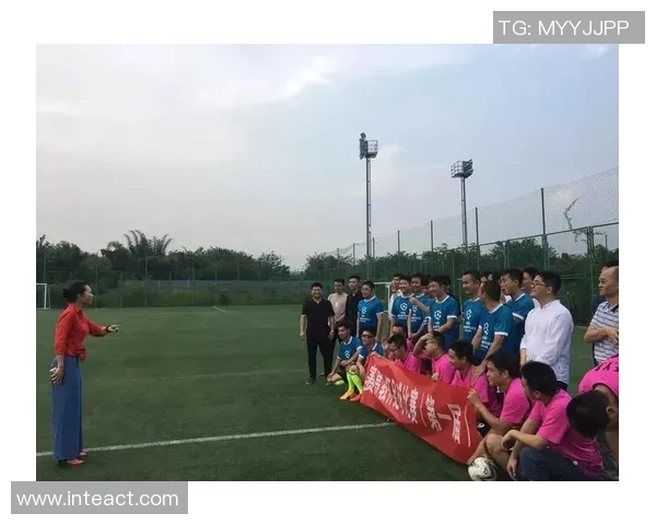 上海足球队团队协作探讨如何提升整体战斗力与默契配合