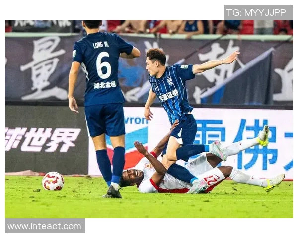 体育实时数据上海足球队反击战术深度解析与实战应用探讨